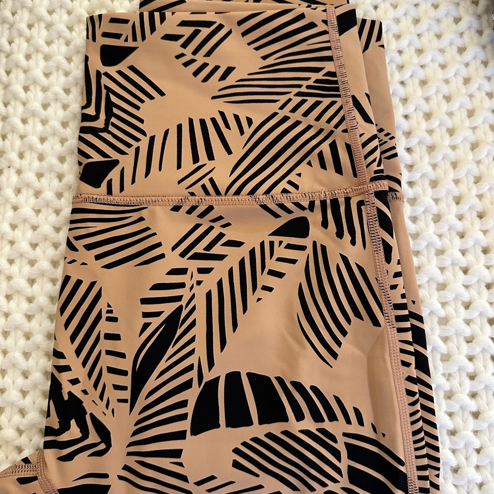 Aerie Tan & Black Leaves Leggings